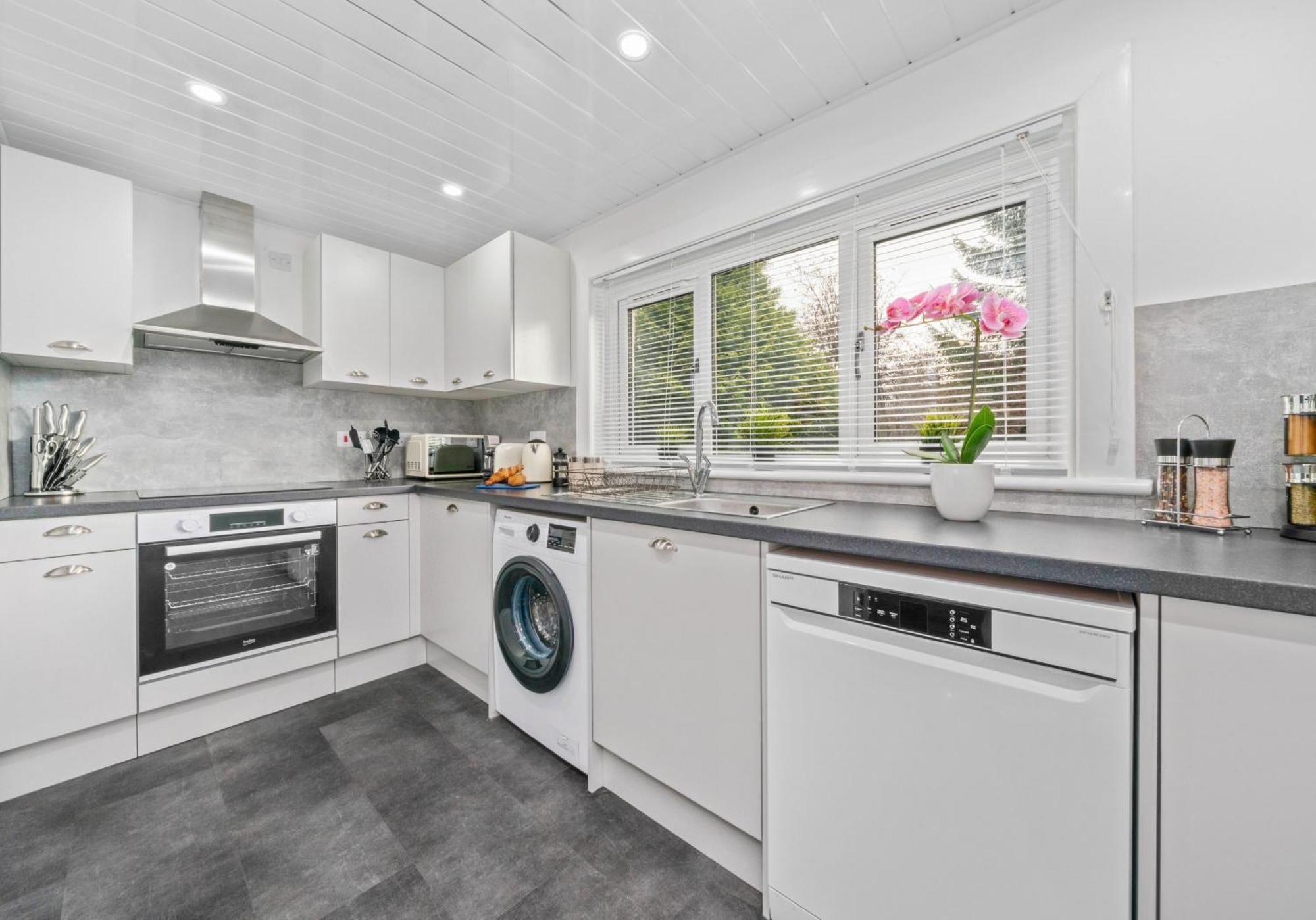 West End House By Klass Living Bellshill Extérieur photo