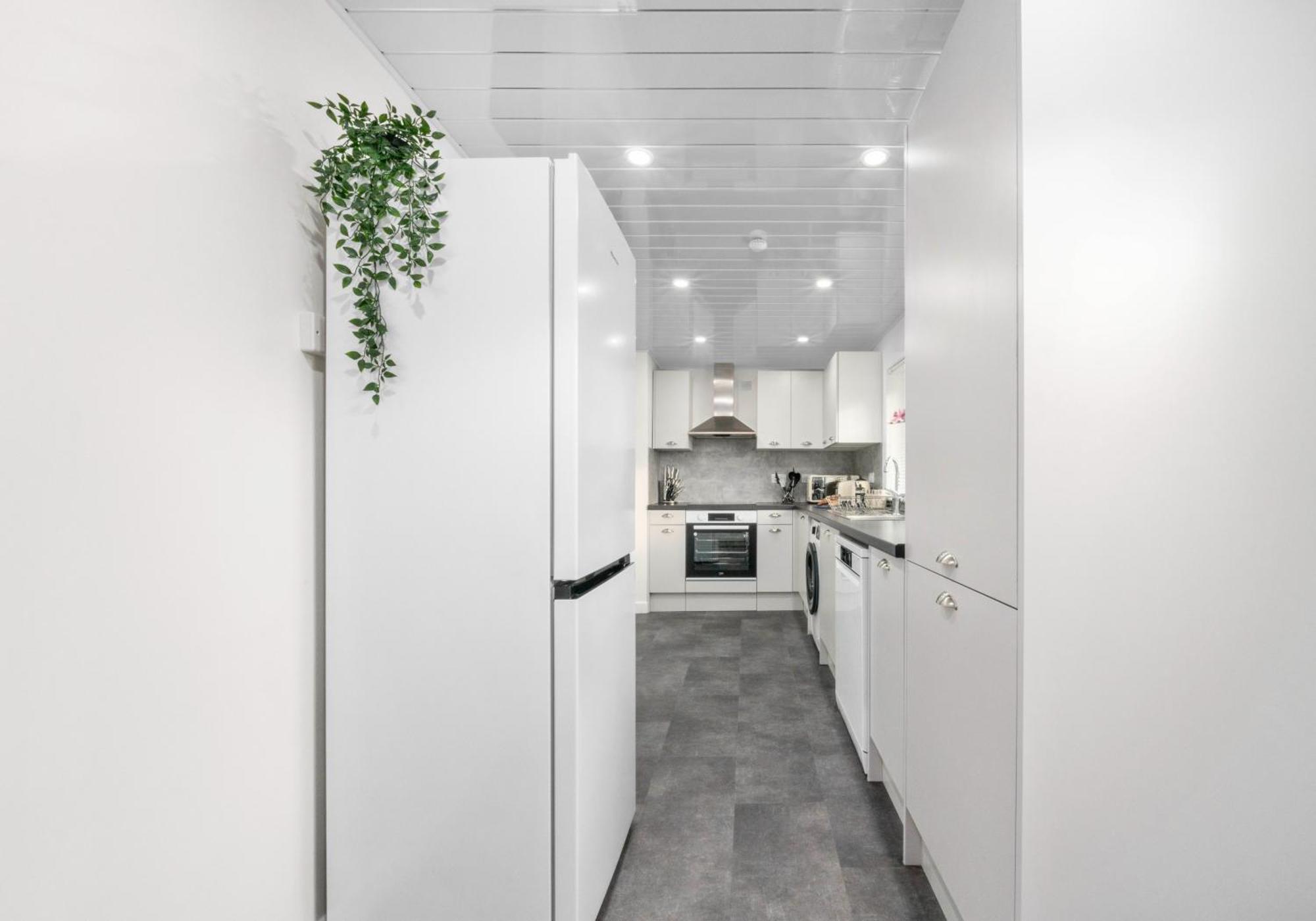 West End House By Klass Living Bellshill Extérieur photo