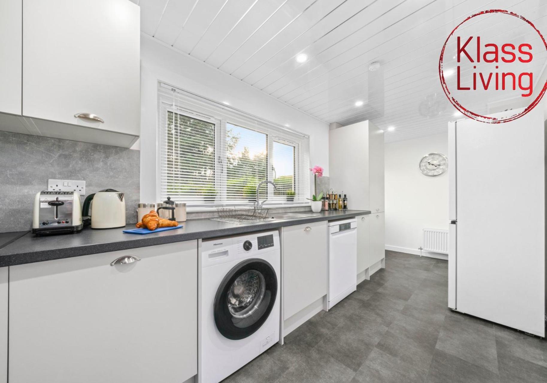 West End House By Klass Living Bellshill Extérieur photo